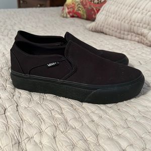 COPY - Vans slip on. Black 7.5